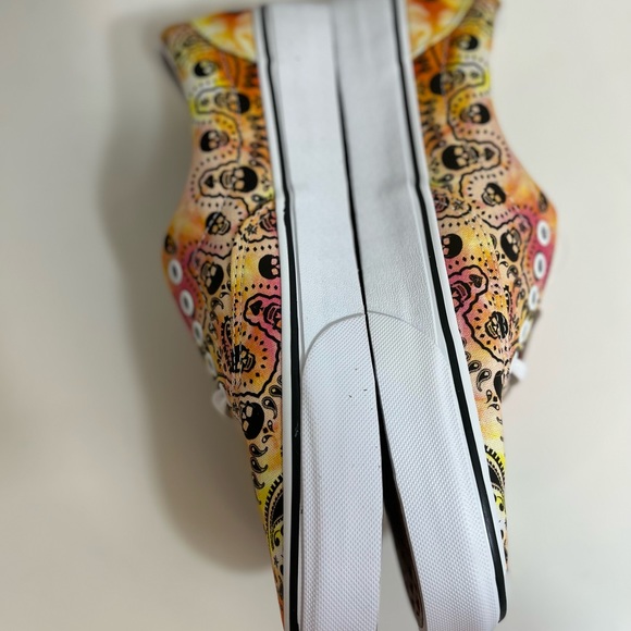 Vans Era Skull Bandana Tie -Dye Shoes - Picture 4 of 9